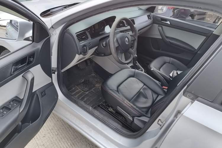 Used Skoda Rapid 2013 1.6L Automatic Smart Selection Model Driver Seat
