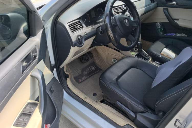 Used Skoda Rapid 2013 1.6L Automatic Smart Selection Model Driver Seat