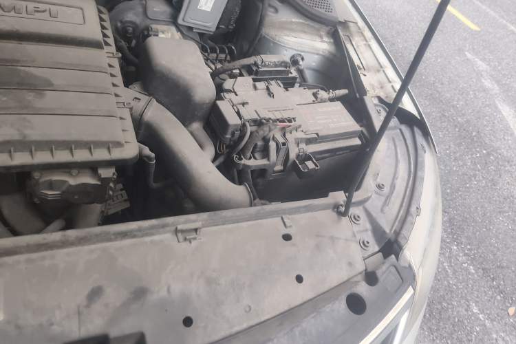 Used Skoda Rapid 2013 1.6L Automatic Smart Selection Model Engine Bay Left