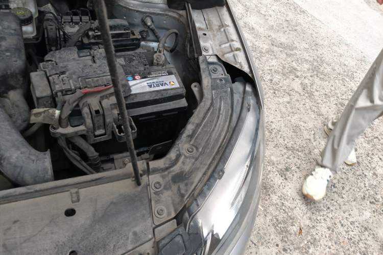 Used Skoda Rapid 2013 1.6L Automatic Smart Selection Model Engine Bay Left