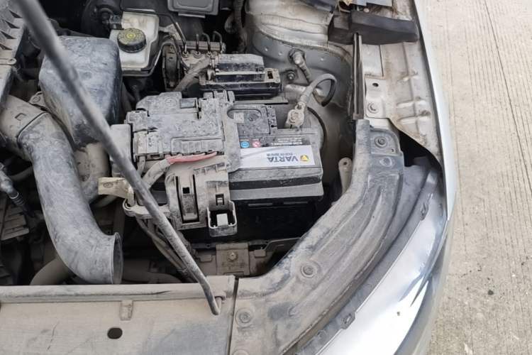 Used Skoda Rapid 2013 1.6L Automatic Smart Selection Model Engine Bay Left