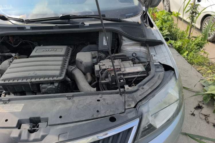Used Skoda Rapid 2013 1.6L Automatic Smart Selection Model Engine Bay Left