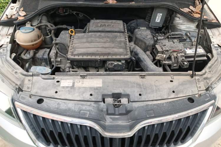 Used Skoda Rapid 2013 1.6L Automatic Smart Selection Model Engine Bay