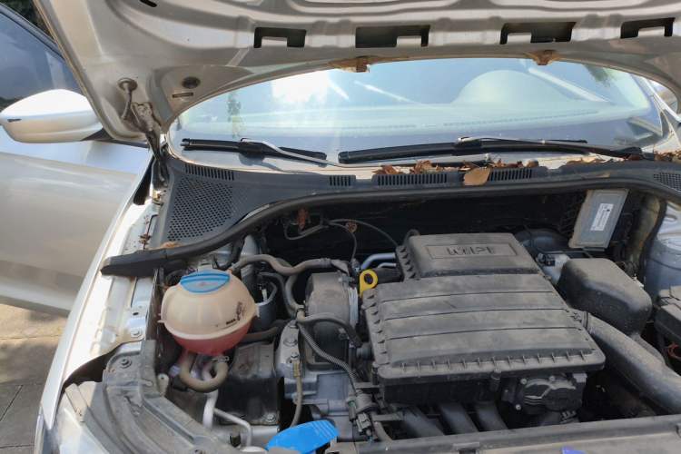 Used Skoda Rapid 2013 1.6L Manual Smart Selection Model Engine Bay Right