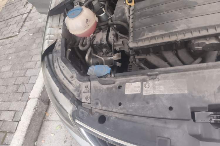 Used Skoda Rapid 2013 1.6L Automatic Smart Selection Model Engine Bay Right