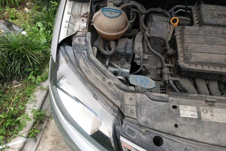 Used Skoda Rapid 2013 1.6L Automatic Smart Selection Model Engine Bay Right