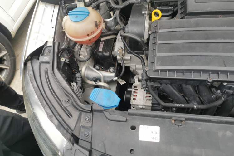 Used Skoda Rapid 2013 1.4L Manual Enjoyment Model Engine Bay Right