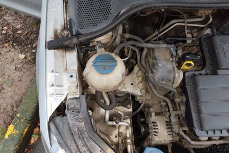 Used Skoda Rapid 2013 1.6L Automatic Smart Selection Model Engine Bay Right