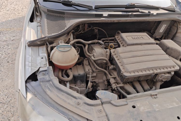 Used Skoda Rapid 2013 1.4L Manual Smart Selection Trim Engine Bay Right
