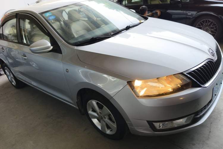 Used Skoda Rapid 2013 1.6L Automatic Smart Selection Model Exterior 1