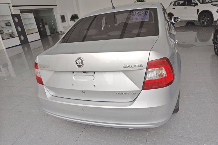 Used Skoda Rapid 2013 1.6L Automatic Smart Selection Model Exterior 5