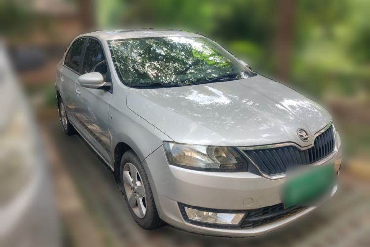 Used Skoda Rapid 2013 1.6L Automatic Smart Selection Model Front Right 45 Deg