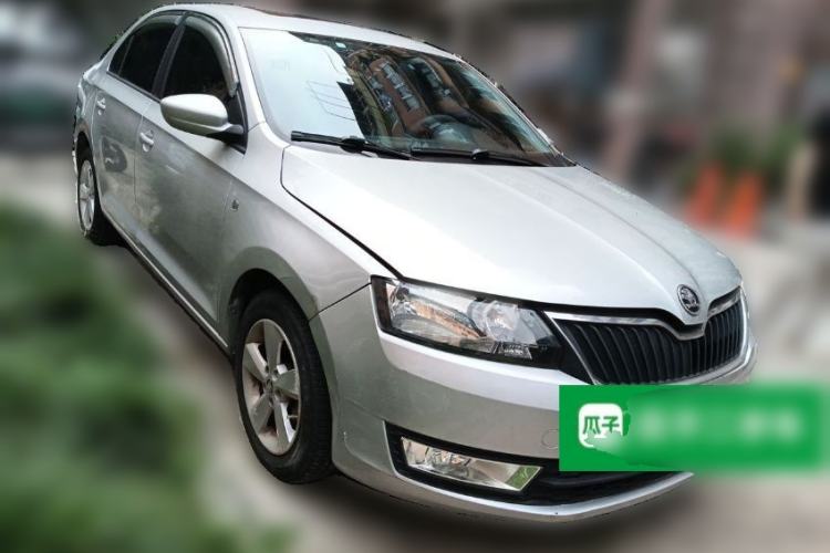 Used Skoda Rapid 2013 1.6L Automatic Smart Selection Model Front Right 45 Deg