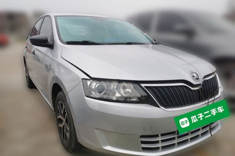 Used Skoda Rapid 2013 1.4L Manual Enjoyment Model Front Right 45 Deg