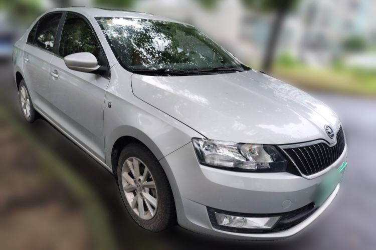 Used Skoda Rapid 2013 1.6L Automatic Smart Selection Model Front Right 45 Deg