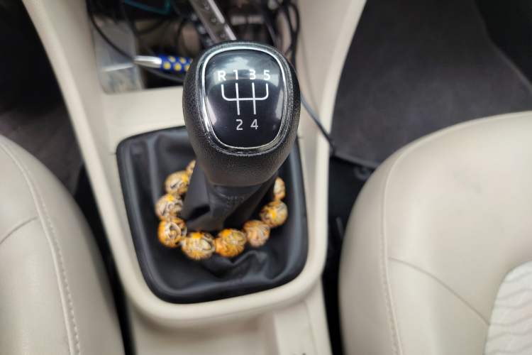 Used Skoda Rapid 2013 1.6L Manual Smart Selection Model Gear Lever