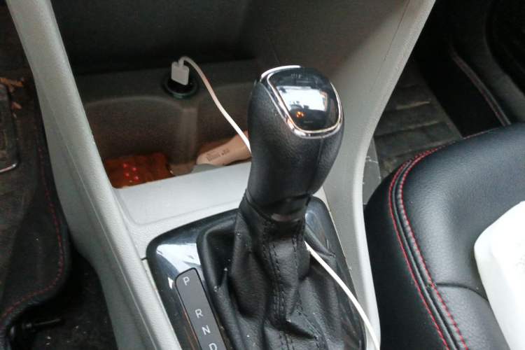 Used Skoda Rapid 2013 1.6L Automatic Smart Selection Model Gear Lever