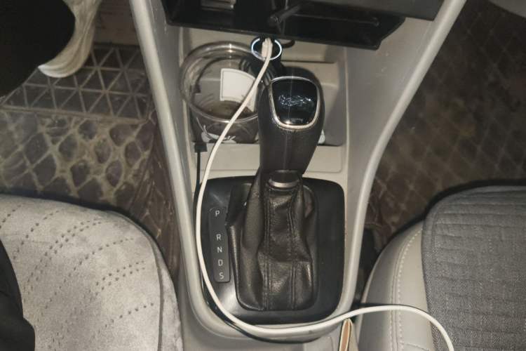 Used Skoda Rapid 2013 1.6L Automatic Smart Selection Model Gear Lever