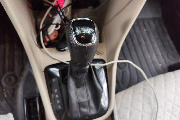 Used Skoda Rapid 2013 1.6L Automatic Smart Selection Model Gear Lever