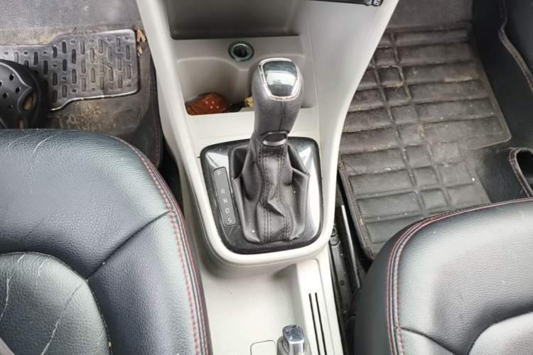 Used Skoda Rapid 2013 1.6L Automatic Smart Selection Model Gear Lever