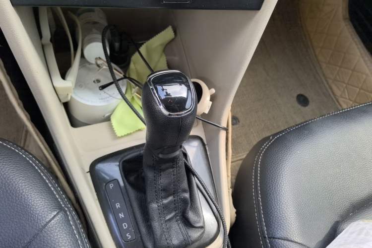 Used Skoda Rapid 2013 1.6L Automatic Smart Selection Model Gear Lever