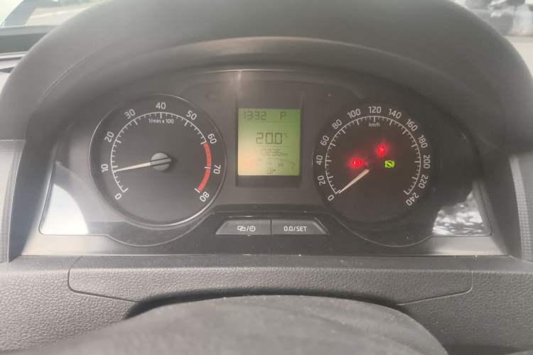Used Skoda Rapid 2013 1.6L Automatic Smart Selection Model Instrument Cluster