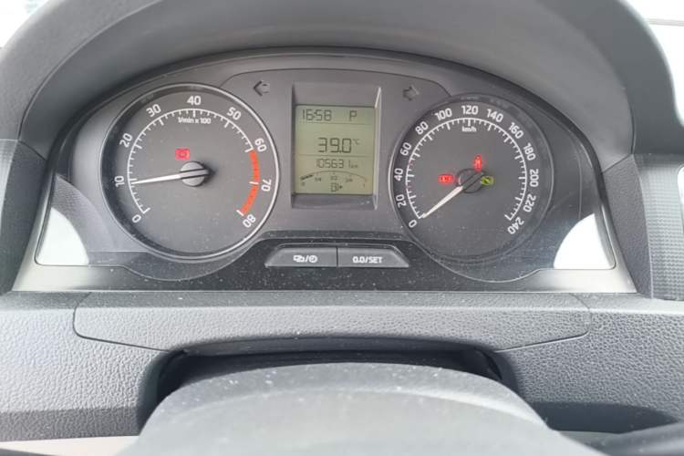 Used Skoda Rapid 2013 1.6L Automatic Smart Selection Model Instrument Cluster
