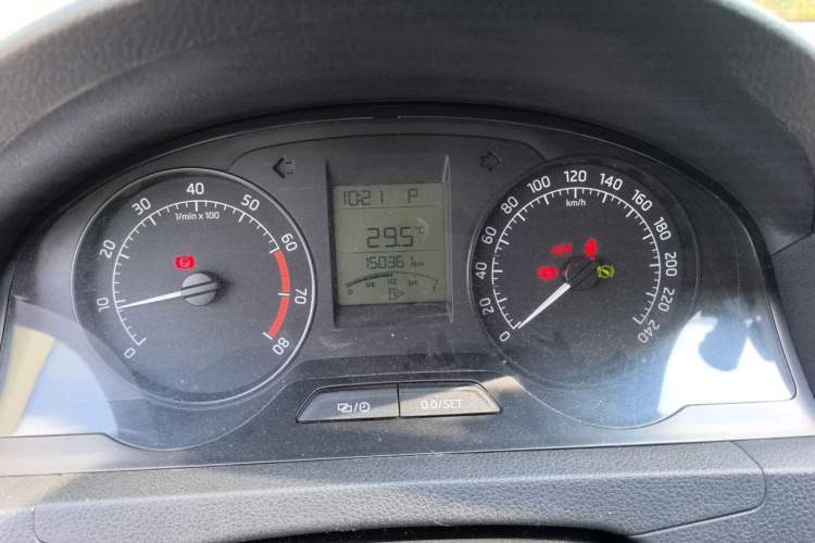 Used Skoda Rapid 2013 1.6L Automatic Smart Selection Model Instrument Cluster