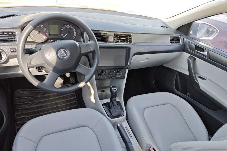 Used Skoda Rapid 2013 1.6L Automatic Smart Selection Model Interior 1