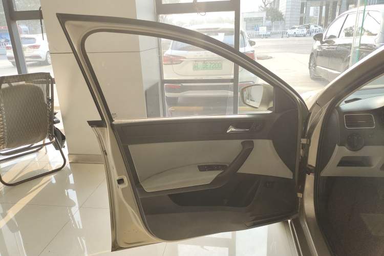 Used Skoda Rapid 2013 1.6L Automatic Smart Selection Model Left Front Door Interior