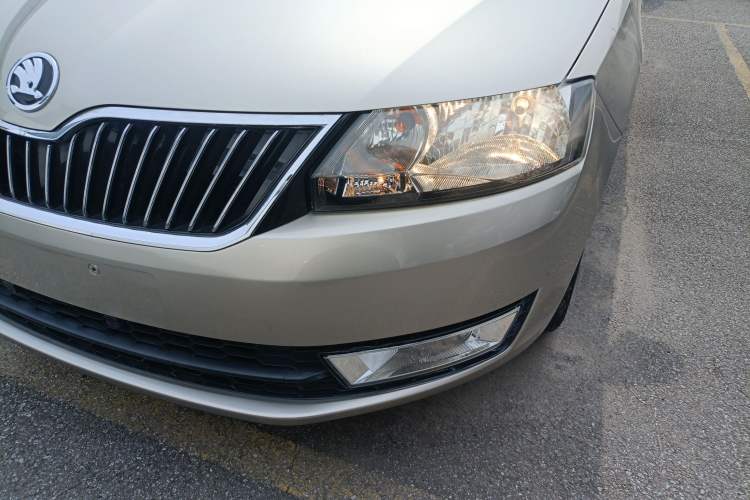 Used Skoda Rapid 2013 1.6L Automatic Smart Selection Model Left Front Headlight