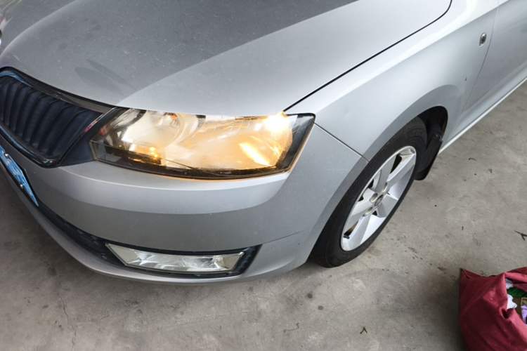 Used Skoda Rapid 2013 1.6L Automatic Smart Selection Model Left Front Headlight