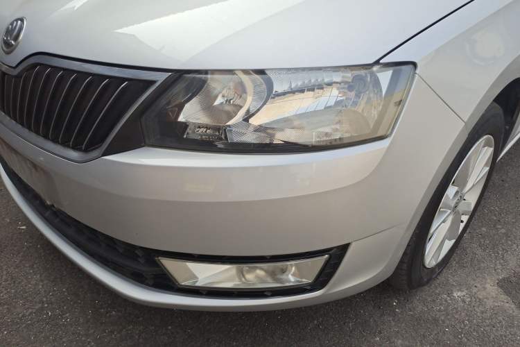 Used Skoda Rapid 2013 1.6L Automatic Preferred Model Left Front Headlight