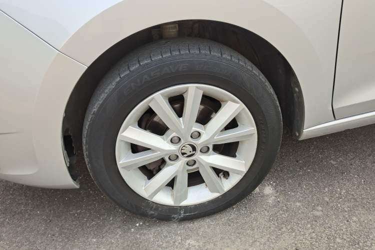 Used Skoda Rapid 2013 1.6L Automatic Preferred Model Left Front Wheel Hub