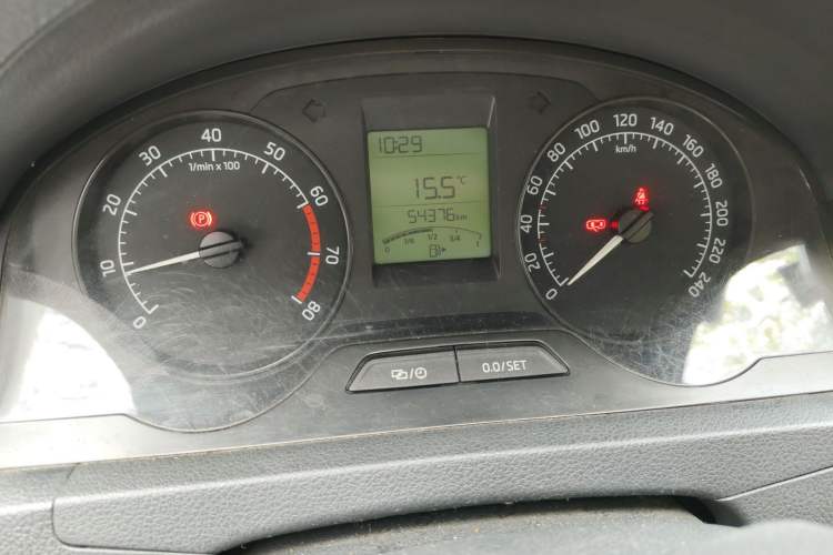 Used Skoda Rapid 2013 1.6L Manual Smart Selection Model Odometer Close Up