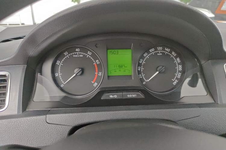 Used Skoda Rapid 2013 1.6L Automatic Smart Selection Model Odometer Close Up