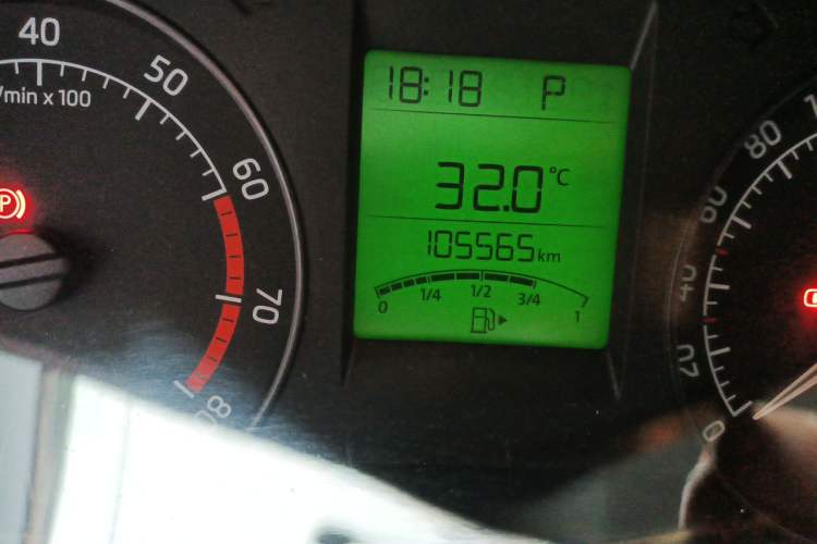 Used Skoda Rapid 2013 1.6L Automatic Smart Selection Model Odometer Close Up