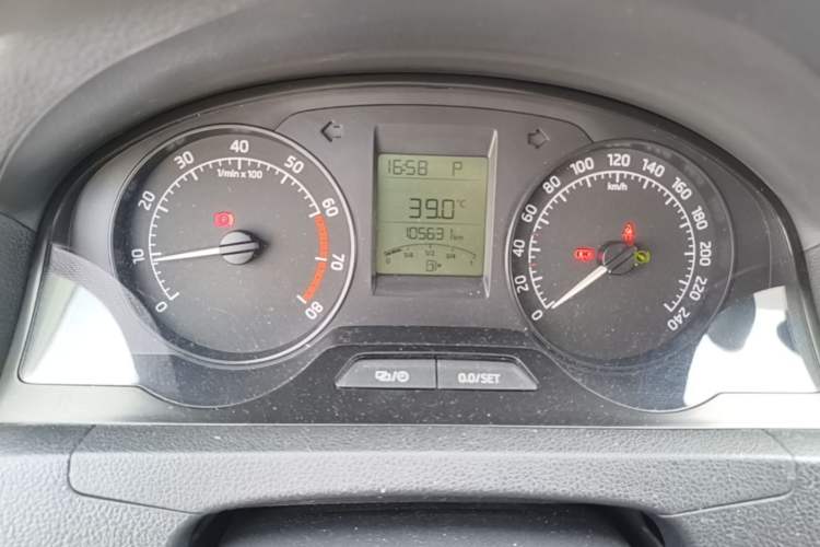 Used Skoda Rapid 2013 1.6L Automatic Smart Selection Model Odometer Close Up