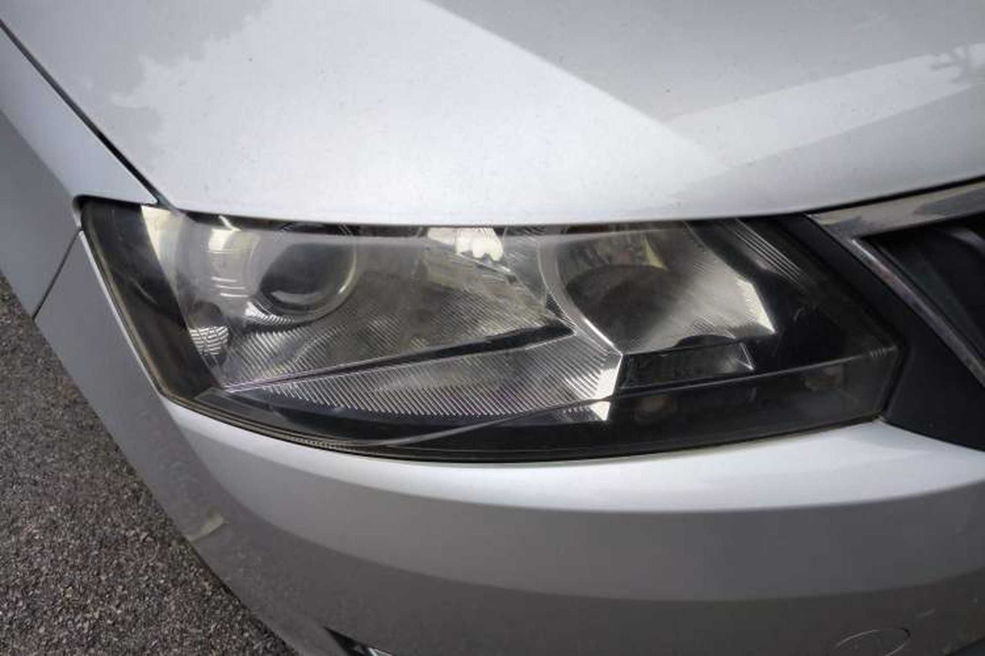 Used Skoda Rapid 2013 1.6L Automatic Smart Selection Model Right Front Headlight