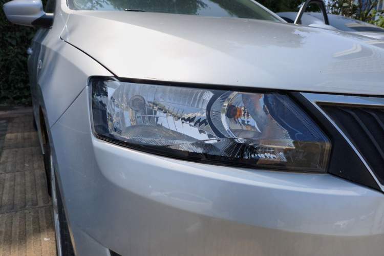 Used Skoda Rapid 2013 1.6L Manual Smart Selection Model Right Front Headlight