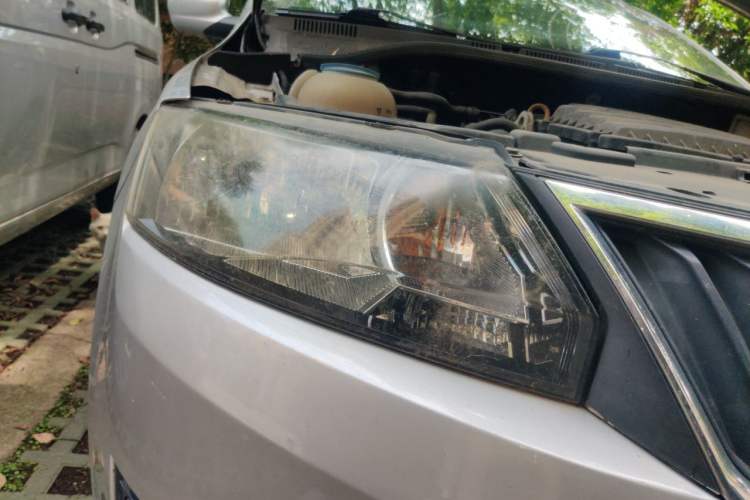 Used Skoda Rapid 2013 1.6L Automatic Smart Selection Model Right Front Headlight