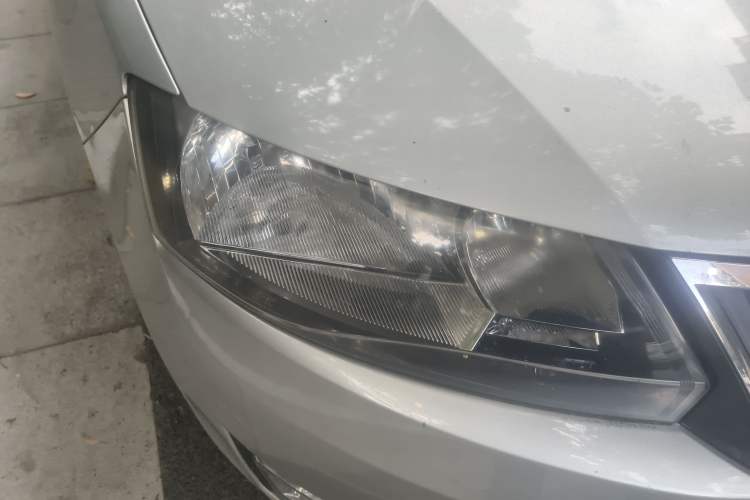 Used Skoda Rapid 2013 1.6L Automatic Smart Selection Model Right Front Headlight