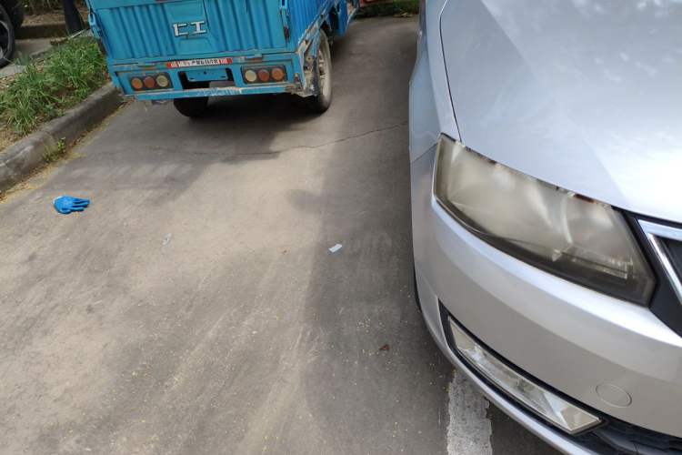 Used Skoda Rapid 2013 1.6L Manual Smart Selection Model Right Front Headlight