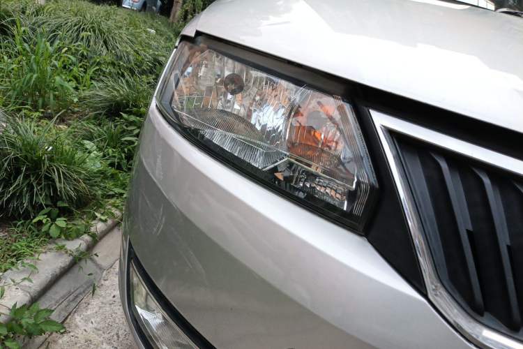 Used Skoda Rapid 2013 1.6L Automatic Smart Selection Model Right Front Headlight