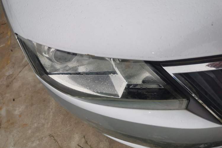 Used Skoda Rapid 2013 1.4L Manual Enjoyment Model Right Front Headlight