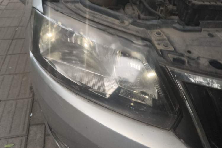 Used Skoda Rapid 2013 1.6L Automatic Smart Selection Model Right Front Headlight