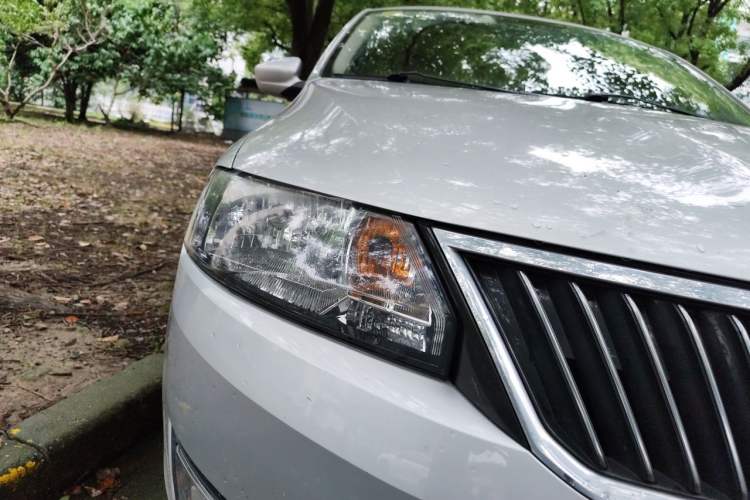 Used Skoda Rapid 2013 1.6L Automatic Smart Selection Model Right Front Headlight