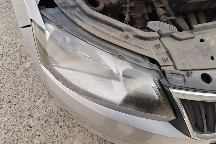 Used Skoda Rapid 2013 1.4L Manual Smart Selection Trim Right Front Headlight
