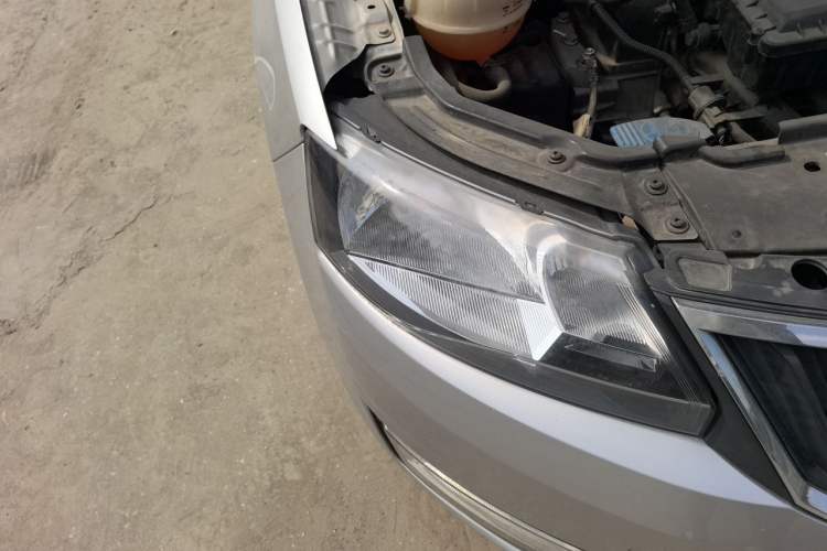 Used Skoda Rapid 2013 1.6L Automatic Smart Selection Model Right Front Headlight