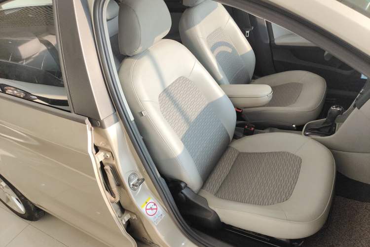 Used Skoda Rapid 2013 1.6L Automatic Smart Selection Model Right Front Seat